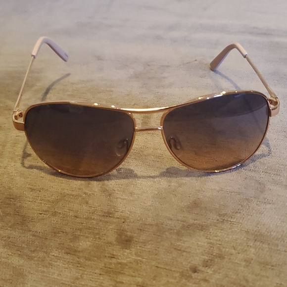 Jessica Simpson Accessories - Jessica Simpson J108 aviator sunglasses rose gold metal frame